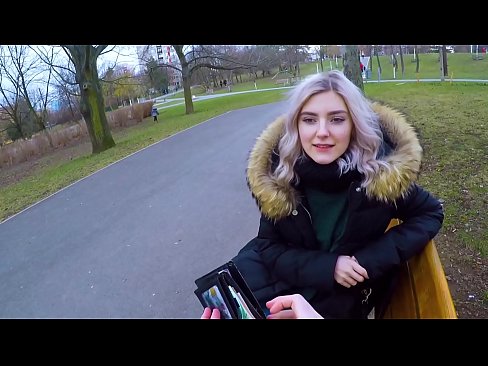 ❤️ Swallows in frjemdling syn hot cum foar jild - blowjob yn it park troch Eva Elfie ❤️❌ Slutsen by wy ☑